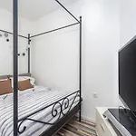 Apartament Three Bedroom With Terrace