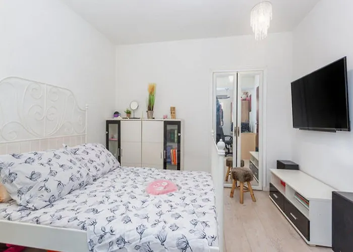Three Bedroom With Terrace Appartement *